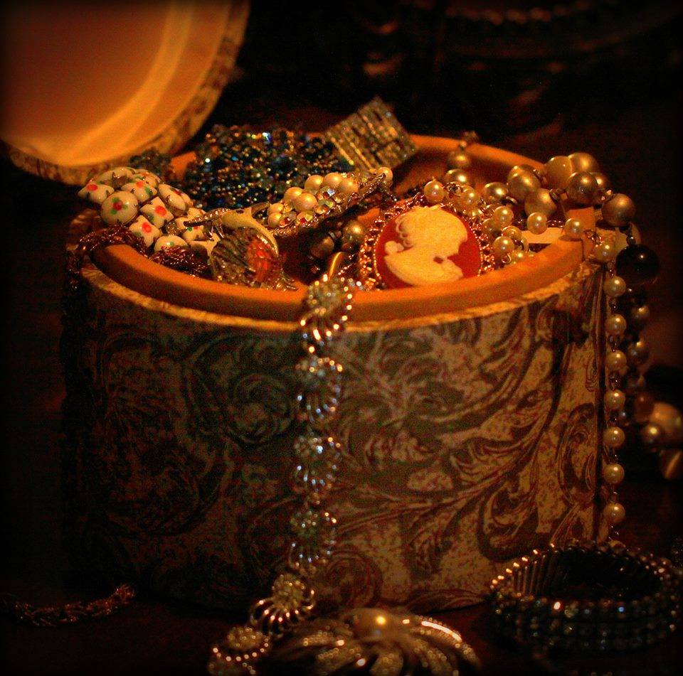 TREASURE BOx